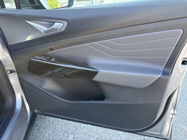 Photo of 2025 silver mist metallic Volkswagen ID.4