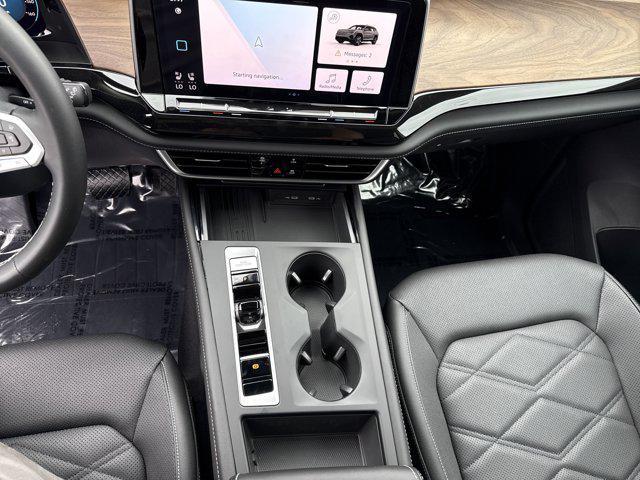 Photo of 2025 Pure White Volkswagen Atlas
