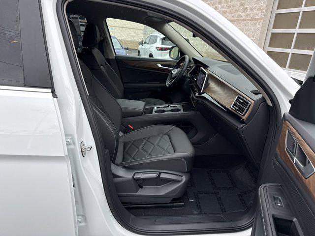 Photo of 2025 Pure White Volkswagen Atlas