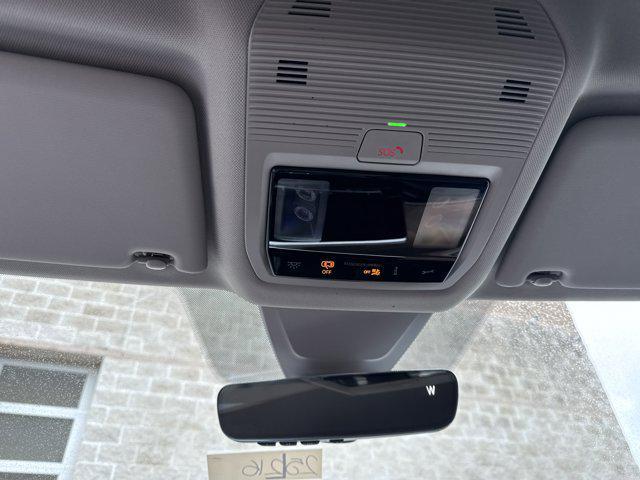 Photo of 2025 Pure White Volkswagen Atlas