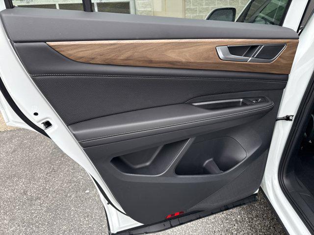 Photo of 2025 Pure White Volkswagen Atlas