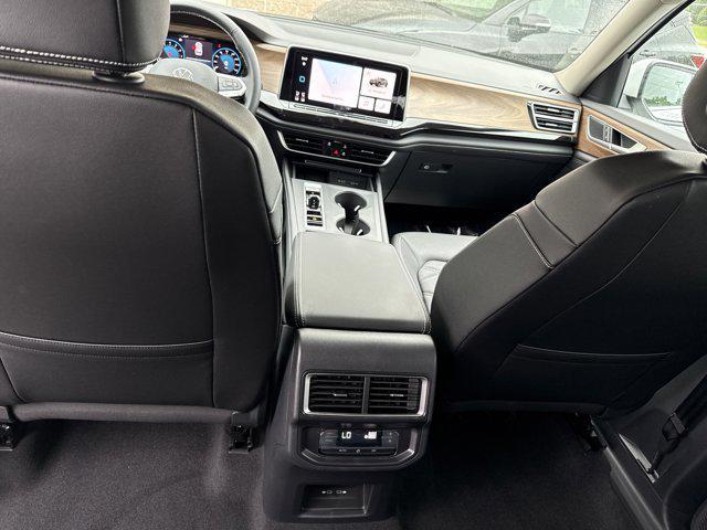 Photo of 2025 Pure White Volkswagen Atlas