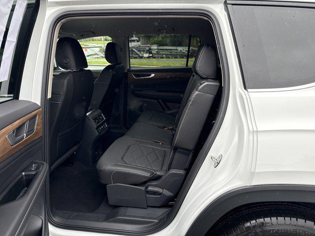 Photo of 2025 Pure White Volkswagen Atlas
