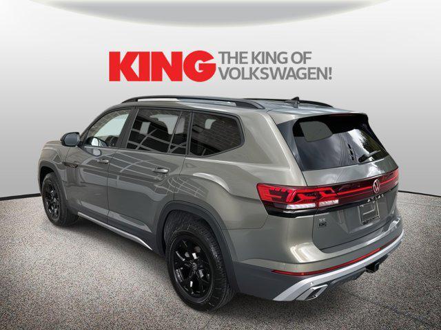 Photo of 2025 Avocado Green Pearl Volkswagen Atlas