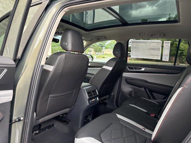 Photo of 2025 Avocado Green Pearl Volkswagen Atlas
