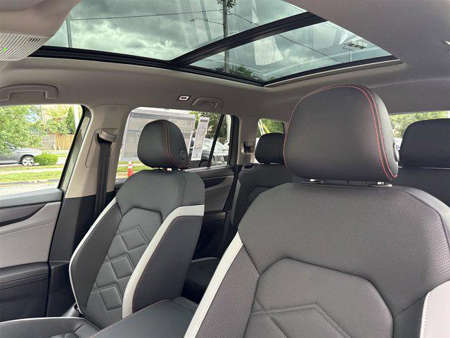 Photo of 2025 Avocado Green Pearl Volkswagen Atlas