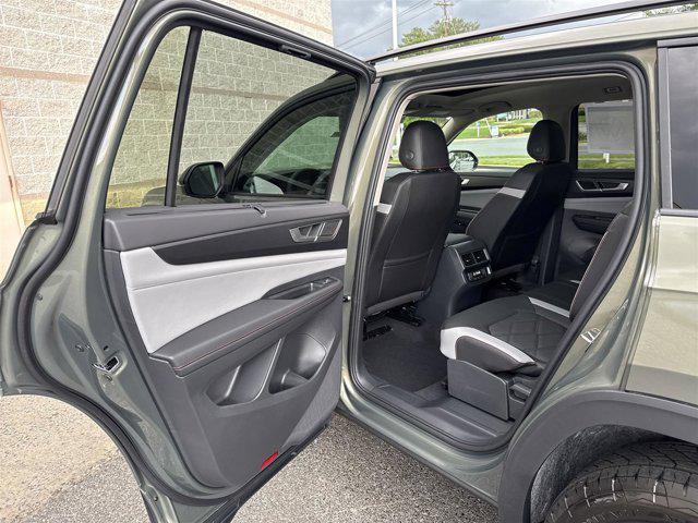 Photo of 2025 Avocado Green Pearl Volkswagen Atlas