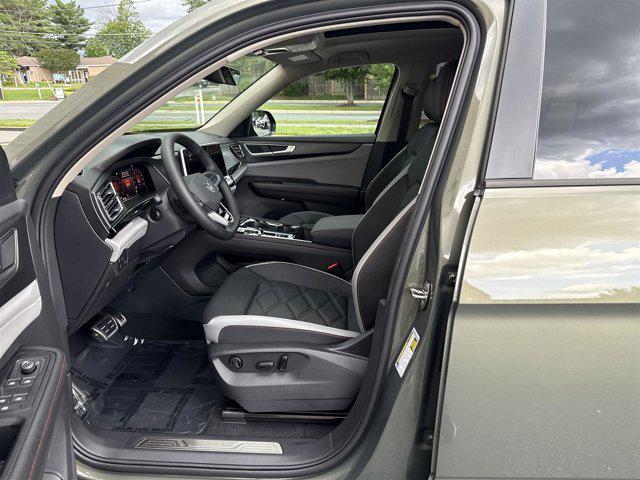 Photo of 2025 Avocado Green Pearl Volkswagen Atlas