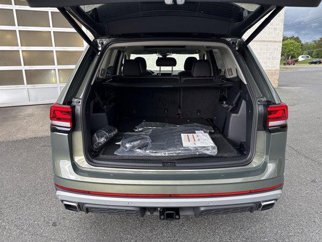 Photo of 2025 Avocado Green Pearl Volkswagen Atlas