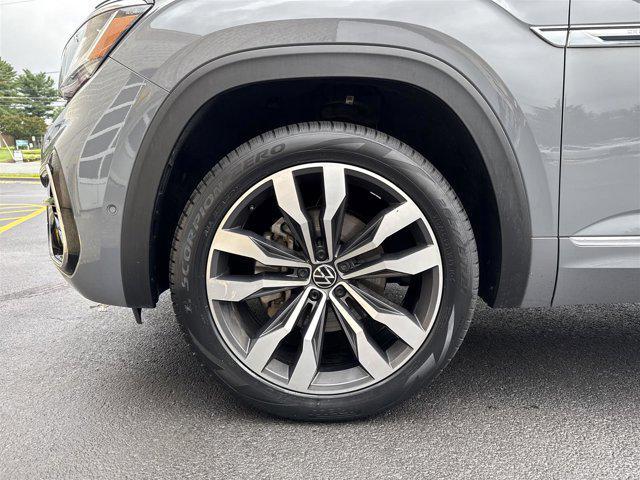 Photo of 2022 Pure Gray Volkswagen Atlas Cross Sport