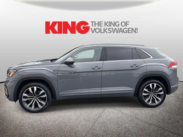Photo of 2022 Pure Gray Volkswagen Atlas Cross Sport