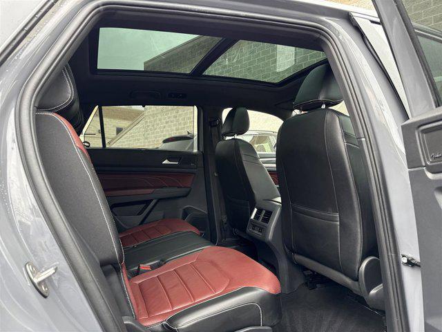 Photo of 2022 Pure Gray Volkswagen Atlas Cross Sport