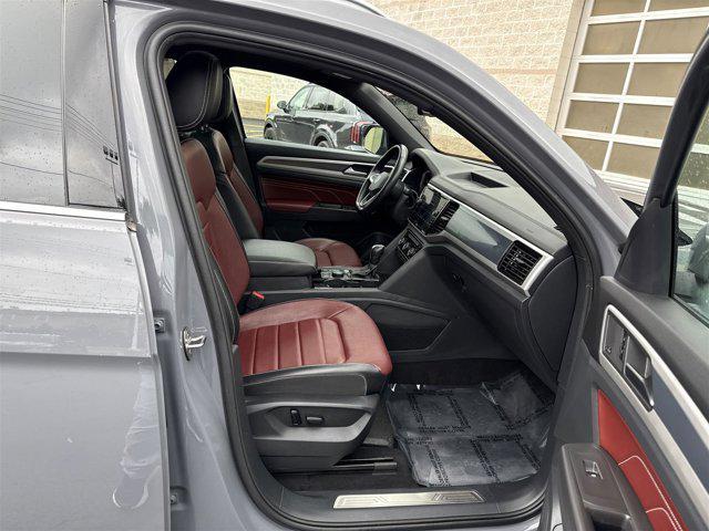 Photo of 2022 Pure Gray Volkswagen Atlas Cross Sport