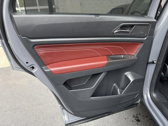 Photo of 2022 Pure Gray Volkswagen Atlas Cross Sport