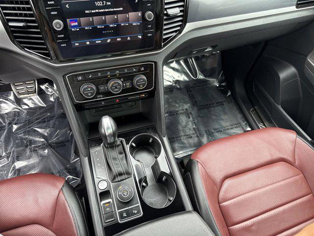 Photo of 2022 Pure Gray Volkswagen Atlas Cross Sport