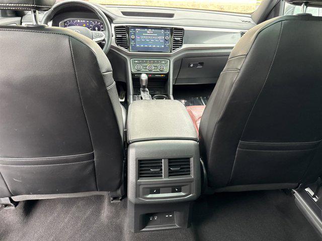 Photo of 2022 Pure Gray Volkswagen Atlas Cross Sport