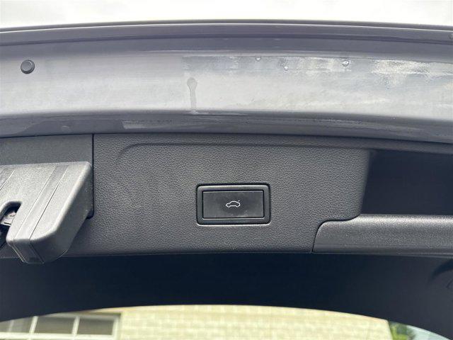 Photo of 2022 Pure Gray Volkswagen Atlas Cross Sport