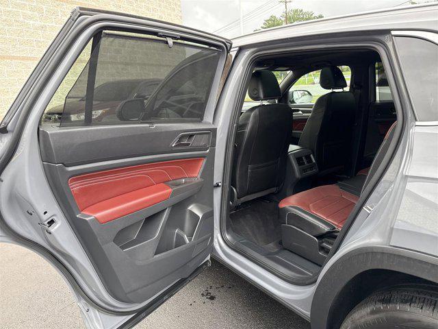 Photo of 2022 Pure Gray Volkswagen Atlas Cross Sport