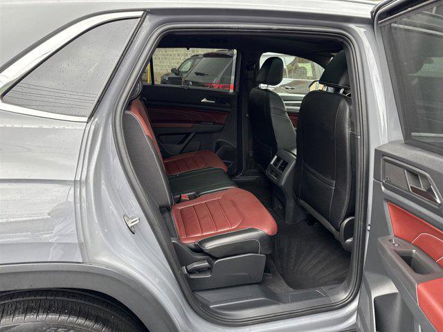 Photo of 2022 Pure Gray Volkswagen Atlas Cross Sport
