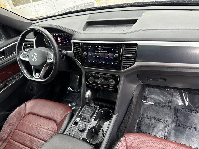 Photo of 2022 Pure Gray Volkswagen Atlas Cross Sport
