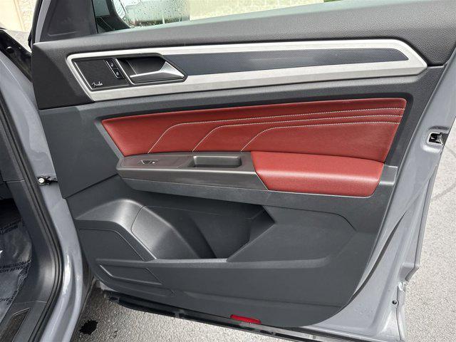 Photo of 2022 Pure Gray Volkswagen Atlas Cross Sport