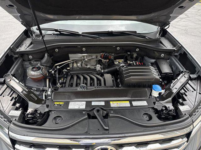 Photo of 2022 Pure Gray Volkswagen Atlas Cross Sport