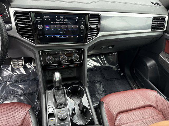 Photo of 2022 Pure Gray Volkswagen Atlas Cross Sport