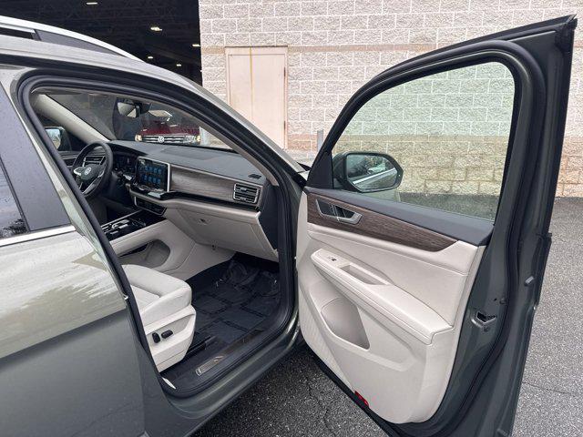 Photo of 2025 Avocado Green Pearl Volkswagen Atlas