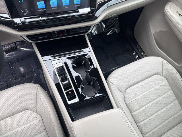 Photo of 2025 Avocado Green Pearl Volkswagen Atlas