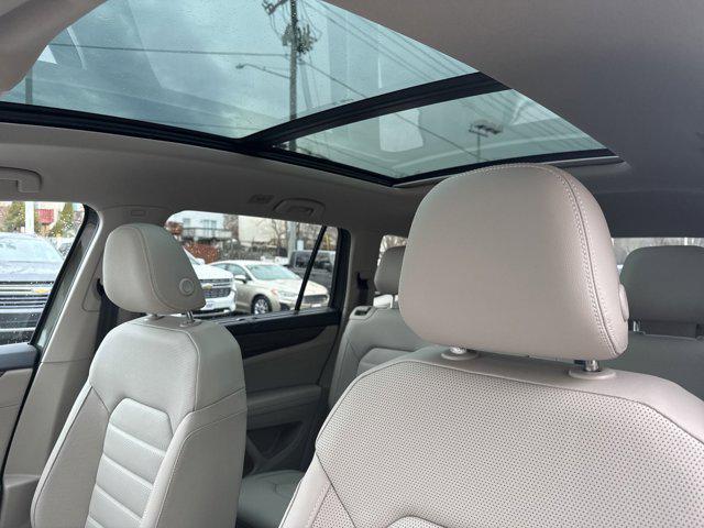 Photo of 2025 Avocado Green Pearl Volkswagen Atlas