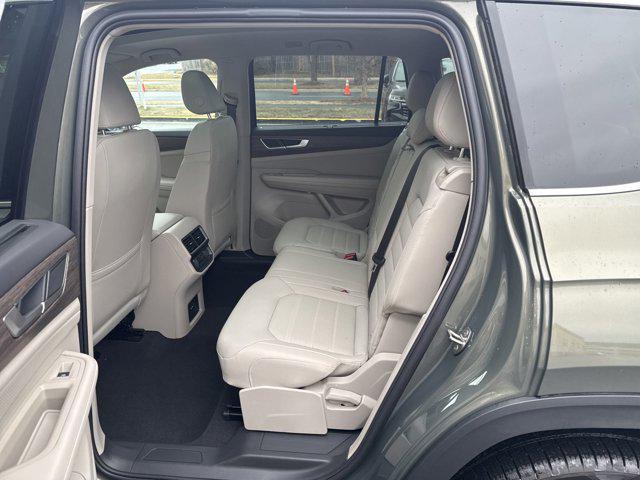 Photo of 2025 Avocado Green Pearl Volkswagen Atlas