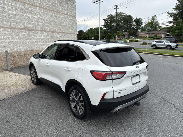 Photo of 2022 Star White Metallic Tri-Coat Ford Escape
