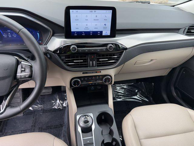 Photo of 2022 Star White Metallic Tri-Coat Ford Escape