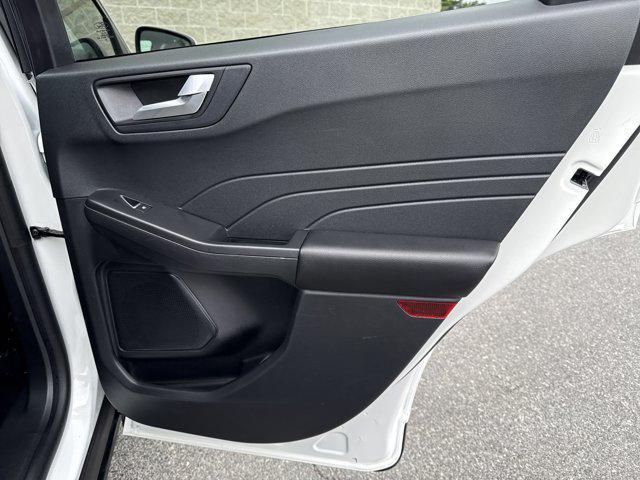 Photo of 2022 Star White Metallic Tri-Coat Ford Escape