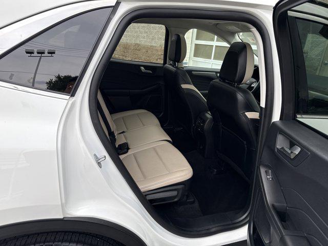 Photo of 2022 Star White Metallic Tri-Coat Ford Escape
