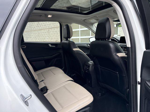 Photo of 2022 Star White Metallic Tri-Coat Ford Escape
