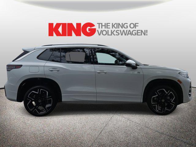 Photo of 2025 Opal White Pearl Volkswagen Tiguan