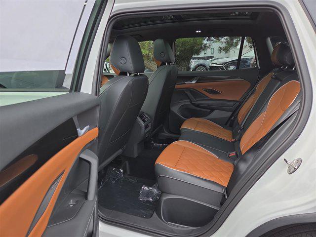 Photo of 2025 Opal White Pearl Volkswagen Tiguan