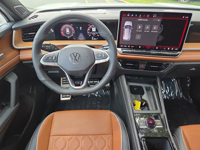 Photo of 2025 Opal White Pearl Volkswagen Tiguan