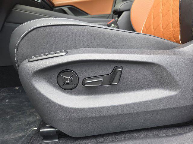 Photo of 2025 Opal White Pearl Volkswagen Tiguan