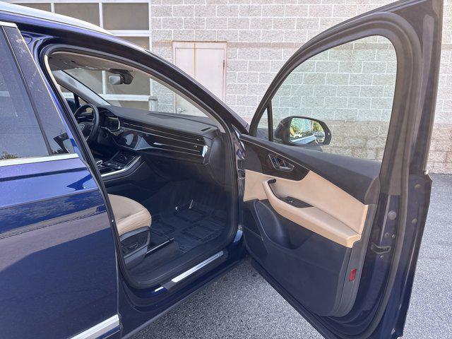 Photo of 2022 Navarra Blue Metallic Audi Q7
