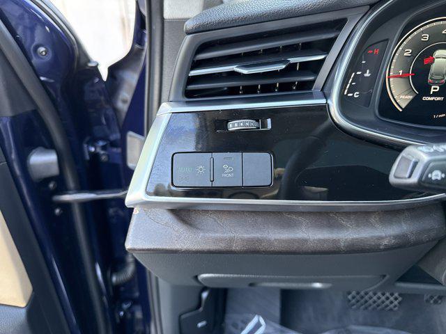 Photo of 2022 Navarra Blue Metallic Audi Q7