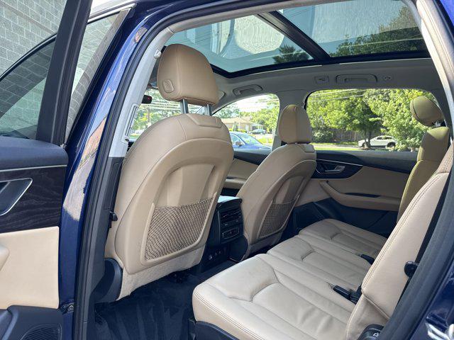 Photo of 2022 Navarra Blue Metallic Audi Q7