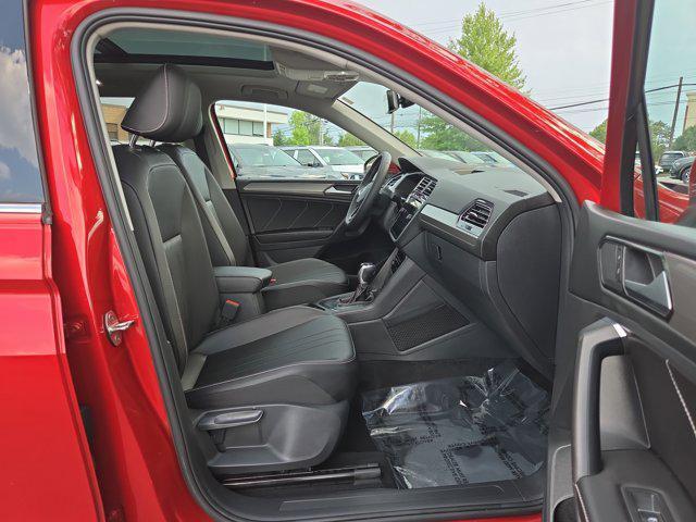 Photo of 2022 Kings Red Metallic Volkswagen Tiguan