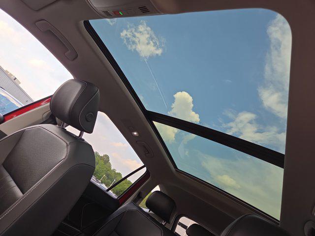 Photo of 2022 Kings Red Metallic Volkswagen Tiguan