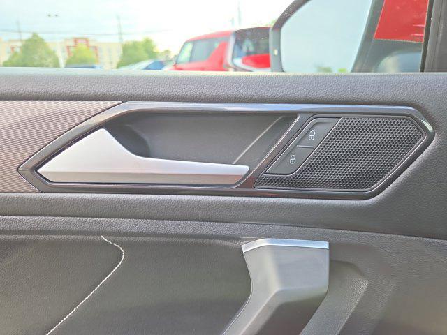 Photo of 2022 Kings Red Metallic Volkswagen Tiguan