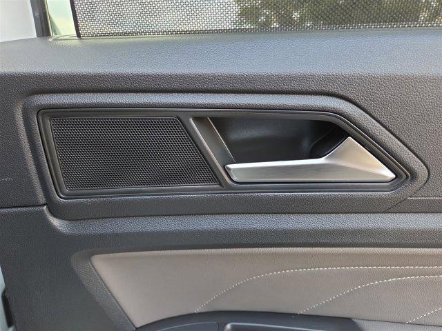 Photo of 2022 Pure White Volkswagen Atlas