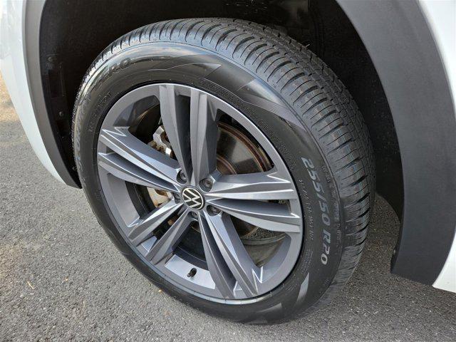Photo of 2022 Pure White Volkswagen Atlas