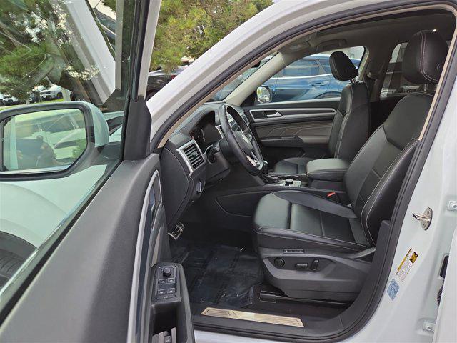 Photo of 2022 Pure White Volkswagen Atlas