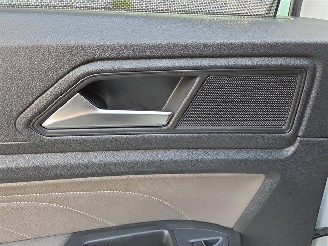 Photo of 2022 Pure White Volkswagen Atlas